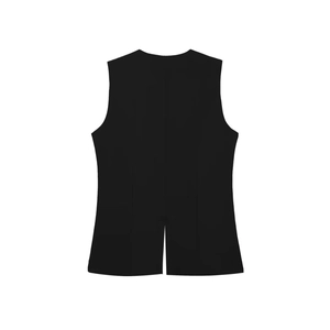 Vue arrière du gilet de costume noir sans manches et short pour femme