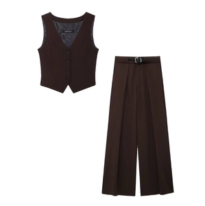 Ensemble deux pièces femme avec gilet marron chocolat et pantalon large à taille haute