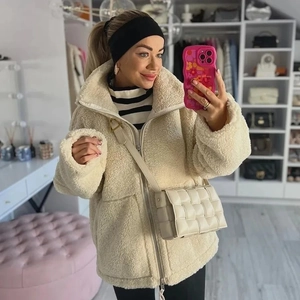 Veste teddy blanc cassé pour femme avec fermeture éclair, grandes poches et col à revers