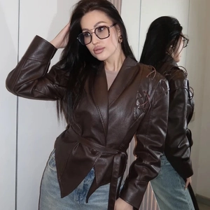Veste en Cuir PU Vintage pour Femmes Streetwear Manteau Ceinturé Détails de Laçage aux Épaules Manches Longues Mode Automne Hiver