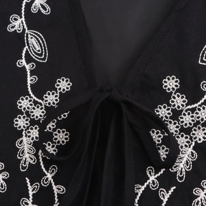Schwarze ärmellose Weste im Vintage-Stil mit weißer Stickerei und V-Ausschnitt