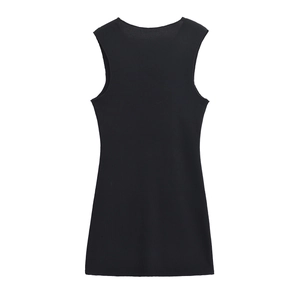Robe midi noire élégante en maille sans manches avec col rond classique et coupe ajustée