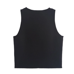 Vue arrière du crop top en maille noire sans manches avec un col rond minimaliste