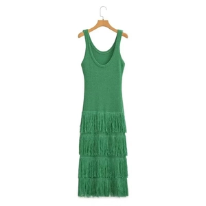 Robe en maille vert herbe élégante avec franges à plusieurs niveaux et bretelles