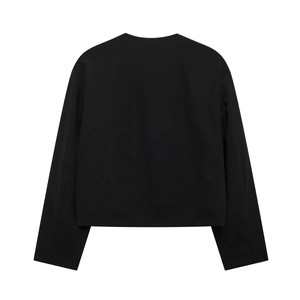 Veste noire minimaliste pour femme vue de dos avec ourlet côtelé et col rond mode