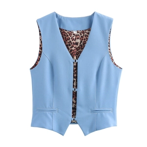 Women street fashion light blue denim vest with leopard lining and silver metal rings