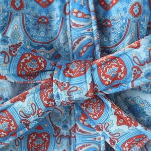 Veste réversible bleu clair à motif cachemire ethnique avec ceinture nouée à la taille