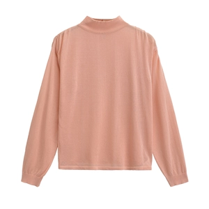 Pull en maille rose pour femme avec col montant et détails de poignets côtelés