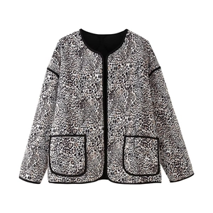 Women's autumn leopard print quilted jacket with round neck and black trim pockets