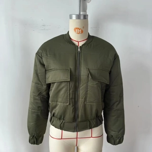 Damen Stehkragen Steppjacke in Olivgrün mit Utility-Taschen und Rippstrickbündchen