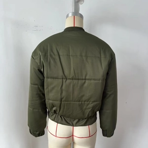 Damen Steppjacke in Olivgrün mit Rippstrickkragen und modischer Oversize-Passform
