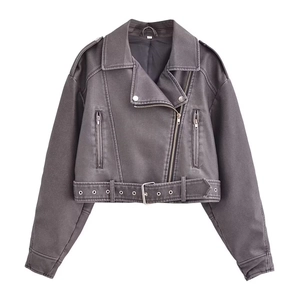 Veste de motard courte en similicuir gris foncé avec texture délavée et ceinture pour femme