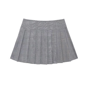 Mini-jupe plissée à carreaux gris avec taille haute et boucle style collège chic