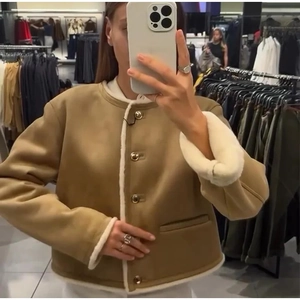 Veste kaki femme en similicuir avec doublure polaire blanche et boutons dorés