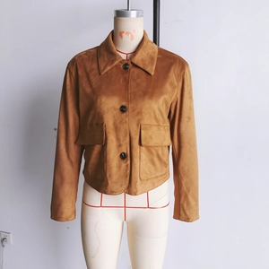 Damen Herbstjacke aus braunem Wildleder mit Reverskragen und großen Taschen