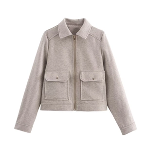 Damen-Kurzjacke aus hellgrauem Tweed mit Reißverschluss und zwei großen Pattentaschen