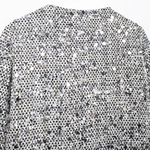 Giacca da donna in tweed nero e bianco con paillettes per la stagione autunno inverno 2024