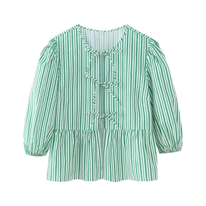 Blouse rayée verte et blanche pour femmes avec nœuds, manches bouffantes et ourlet volanté