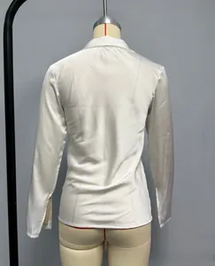 Detail view of the glossy white satin shirt back with tailored cut and sleeve slit