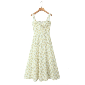 Abito midi floreale linea A con spalline sottili e dettaglio coulisse sul petto, estivo
