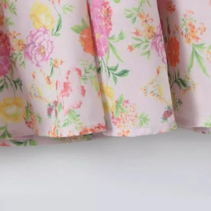 Robe bustier d'été en coton avec imprimé fleuri et finitions soignées de l'ourlet