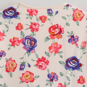 Damen Baumwolloberteil mit Blumenprint, roten Rosenmustern und klassischem Rundhalsausschnitt