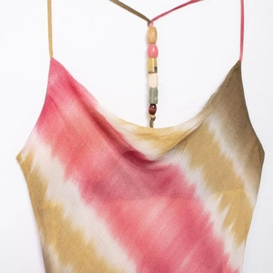 Canotta tie-dye estiva da donna con scollo a cappuccio e spalline con perline boho