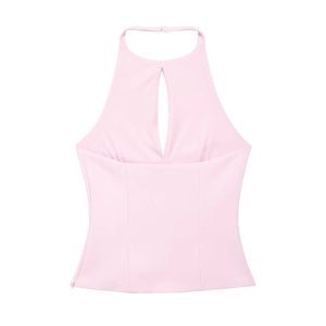 Detail des hellrosa Halter-Tops mit Keyhole-Ausschnitt und verdecktem Reißverschluss