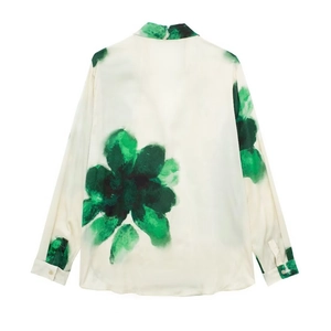 Chemise à manches longues femme été 2024 avec motifs floraux verts sur fond ivoire