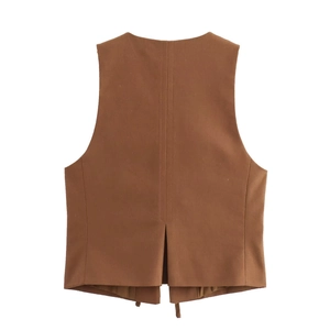 Vue arrière du gilet marron ajusté pour femme avec doubles coutures et ourlet fendu