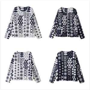 Détail de la veste réversible imprimée montrant des motifs géométriques et poches