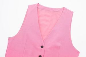Detail of the V-neck pink linen vest with black buttons and premium smooth lining texture