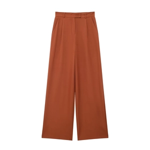 Pantalon large plissé à taille haute couleur caramel pour un look urbain professionnel