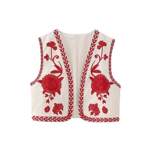 Gilet ethnique ivoire avec broderies florales rouges et bordures tissées en coupe courte