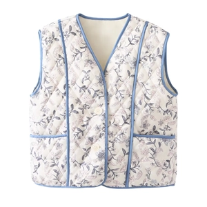 Women's quilted vest with vintage floral print and diamond stitching in street style