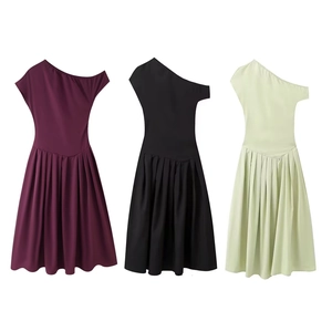 Robes maxi plissées à une épaule en couleurs violet, noir et vert élégant