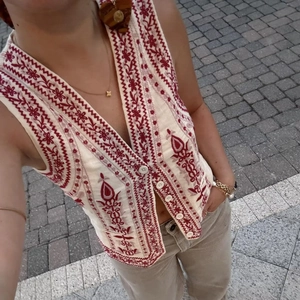 Women Vintage Ethnic Embroidered Vest V Neck Single Breasted Sleeveless Waistcoat Beige Floral Embroidery Boho Streetwear Top