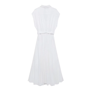 Vue arrière d'une robe chemise blanche sans manches avec ceinture et ourlet plissé en A