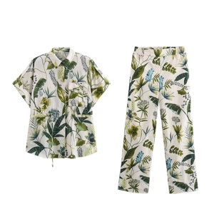 Ensemble d'été pour femme avec chemise à manches courtes et pantalon à imprimé tropical