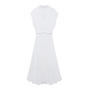 Vue de dos d'une robe chemise blanche sans manches avec ceinture et jupe en A