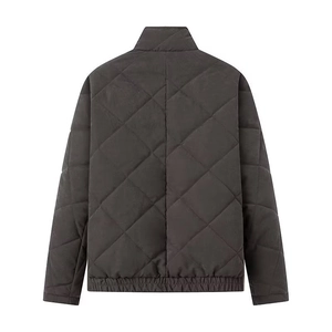 Vue arrière de la veste matelassée gris anthracite avec col montant et motifs losanges