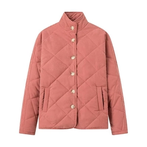 Veste matelassée rouge brique pour femme avec motifs en losange et col montant