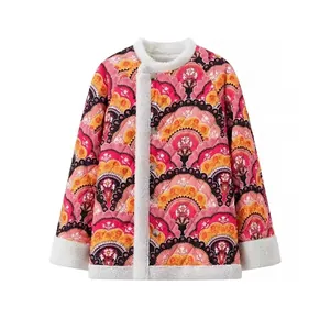 Quilted floral jacket with sherpa fleece trim and vintage pattern in a loose fit style