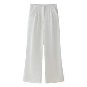 Detail of high-waisted white wide-leg trousers with pleated waist and premium fabric