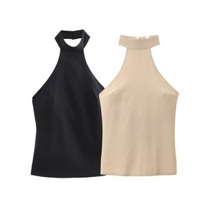 Détails à plat de hauts dos nu noirs et kaki en maille avec une texture de haute qualité