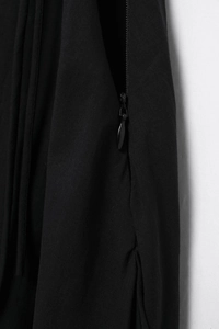 Detail of invisible side zipper and black poplin fabric texture on the summer dress