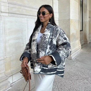 Women's quilted jacket with black Toile de Jouy print and dual pockets outdoor style
