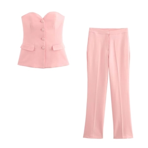 Set rosa due pezzi con top a fascia con scollo a V e pantaloni a vita alta