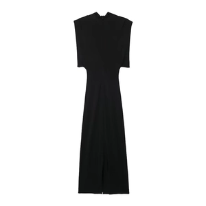 Robe tricotée noire moulante avec épaulettes et col montant pour femme cet été