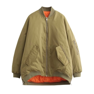 Bombardier classique vert olive surdimensionné avec doublure matelassée orange et zip latéral